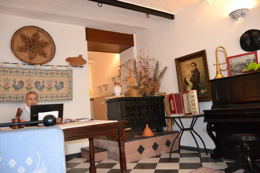 Su Cantaru Guesthouse Villanova Monteleone Eksteriør billede
