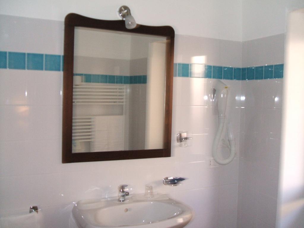 Su Cantaru Guesthouse Villanova Monteleone Eksteriør billede